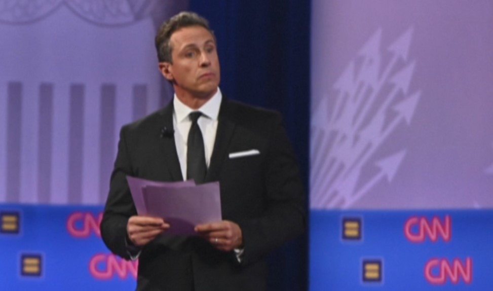 CNN уволни водещия на новините Крис Куомо Причината е че е